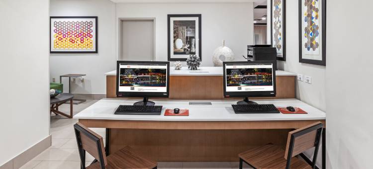 智选假日套房酒店巴吞鲁日东(Holiday Inn Express & Suites Baton Rouge East)图片