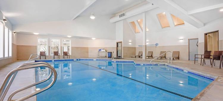 埃奇沃特套房酒店-傲途格精选酒店(Edgewater Inn and Suites, Ascend Hotel Collection)图片