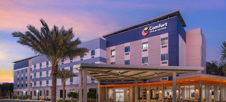 舒适酒店及套房，奥兰多桑福德机场(Comfort Inn & Suites Orlando Sanford Airport)图片