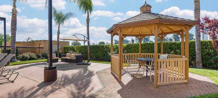 弗雷斯诺机场贝斯特韦斯特优质酒店(Best Western Plus Fresno Airport Hotel)图片