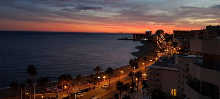 Apartment with sea views in Benalbeach图片