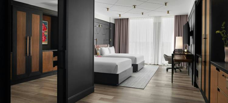 西密尔沃基万丽酒店(Renaissance Milwaukee West Hotel)图片