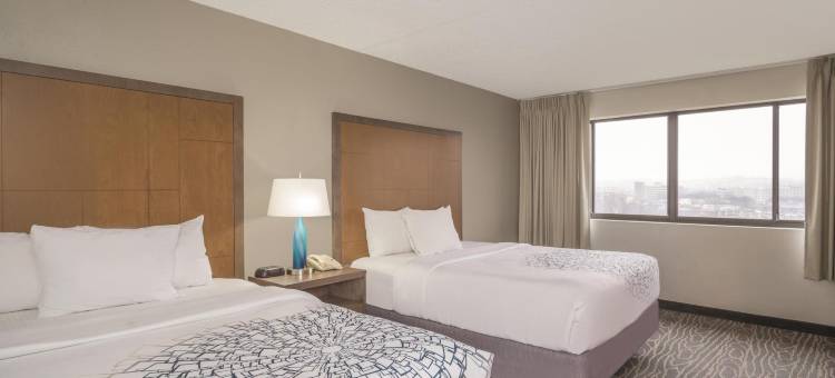 西考克斯梅多兰兹拉昆塔温德姆套房酒店(La Quinta by Wyndham Secaucus Meadowlands)图片