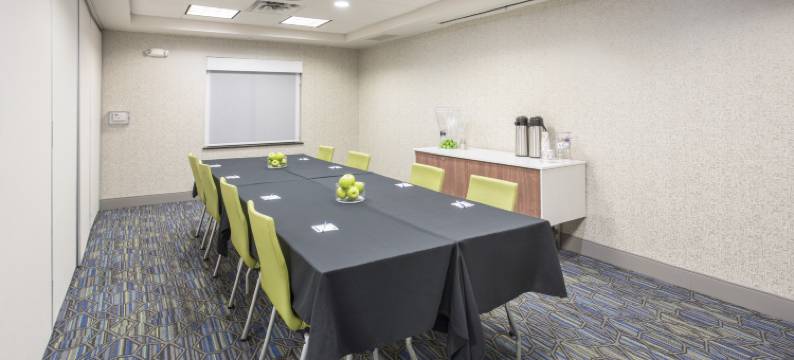 Holiday Inn Express 村西(Holiday Inn Express KANSAS CITY - AT THE LEGENDS by IHG)图片