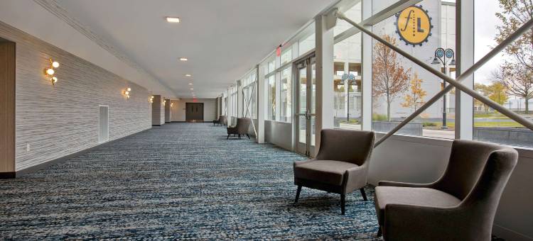 罗克福德河滨希尔顿大使套房酒店(Embassy Suites Rockford Riverfront)图片