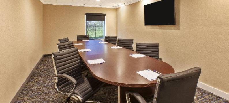 本顿港丽怡酒店(Country Inn & Suites By Radisson Benton Harbor)图片