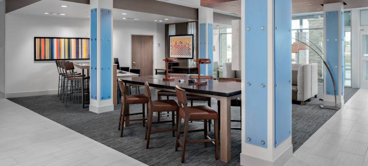 日内瓦湖区埃尔克霍恩智选假日套房酒店(Holiday Inn Express & Suites Elkhorn - Lake Geneva Area)图片