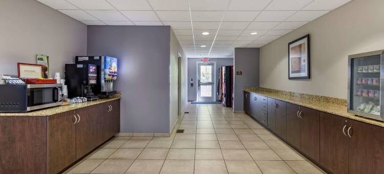 西尔瓦迪尔斯伯勒区麦客达套房酒店(Microtel Inn & Suites by Wyndham Sylva Dillsboro Area)图片