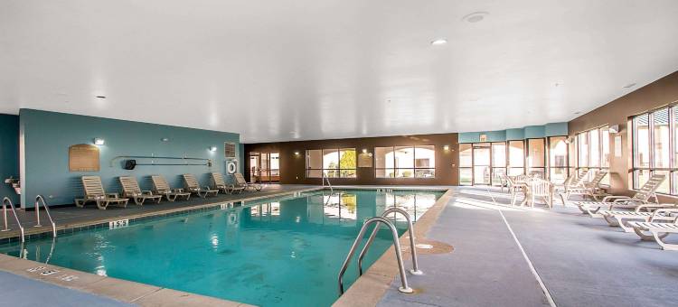 克拉丽奥酒店-埃尔姆赫斯特-橡树溪近I-88-I-290-I-294(Clarion Inn Elmhurst - Oak Brook Near I-88 I-290 I-294)图片