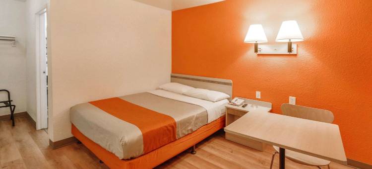 德克萨斯亨茨维尔 6 号汽车旅馆(Motel 6 Huntsville, TX)图片