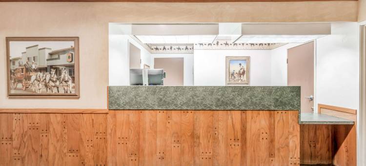 威肯伯格速8酒店(Super 8 by Wyndham Wickenburg AZ)图片