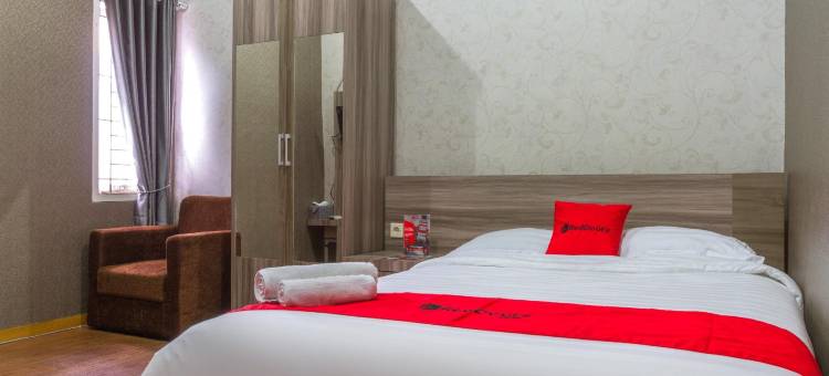 红多兹Plus酒店-近IPDN(RedDoorz Plus Near Ipdn)图片