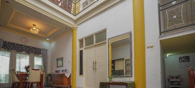 红多兹伊斯兰酒店-近芒库拉特拉姆邦博物馆2号(RedDoorz Syariah Near Museum Lambung Mangkurat 2)图片