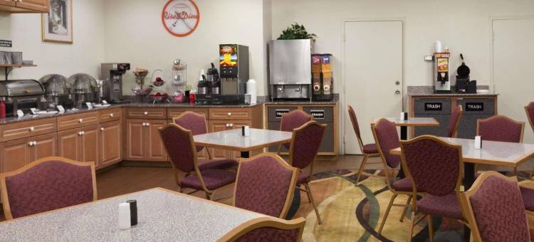 俄克拉何马市温德姆豪生酒店(Howard Johnson by Wyndham Oklahoma City Airport/ Fairgrounds)图片