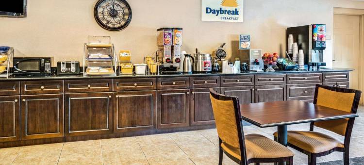 杰弗逊维尔温德姆戴斯套房酒店(Days Inn & Suites by Wyndham Jeffersonville IN)图片