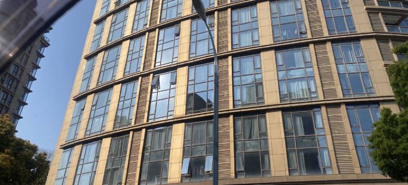 环太湖落地窗大阳台舒适安静ins凤公寓(墅里路分店)图片