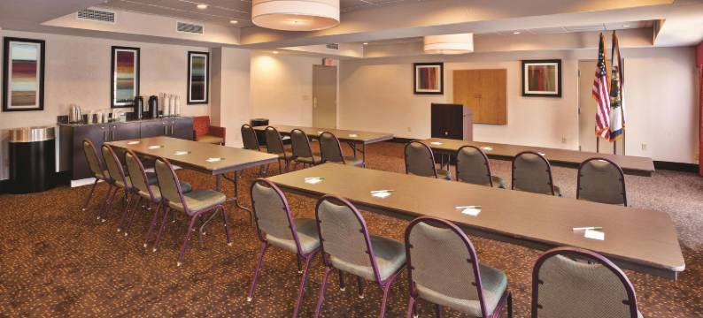 艾尔克维查尔斯顿东北拉昆塔温德姆套房酒店(La Quinta Inn & Suites by Wyndham Elkview - Charleston NE)图片