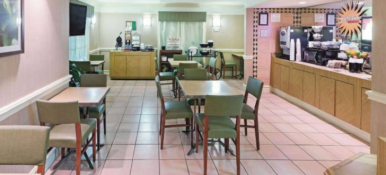 圣安东尼奥拉克兰拉昆塔温德姆酒店(La Quinta Inn by Wyndham San Antonio Lackland)图片