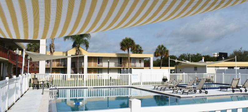 奥卡拉速8酒店(Super 8 by Wyndham Ocala I-75)图片