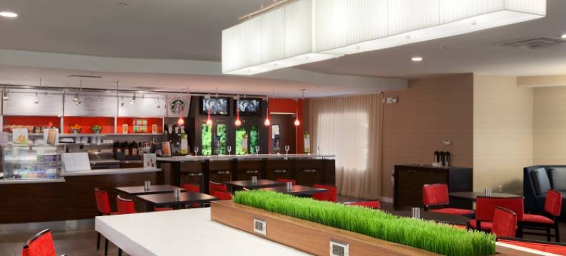 沃尔蒙茅斯海滨企业公园万怡酒店(Courtyard Wall at Monmouth Shores Corporate Park)图片