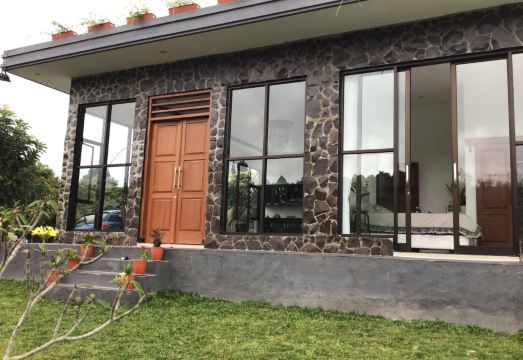 SHY in the valleyHotel Overview