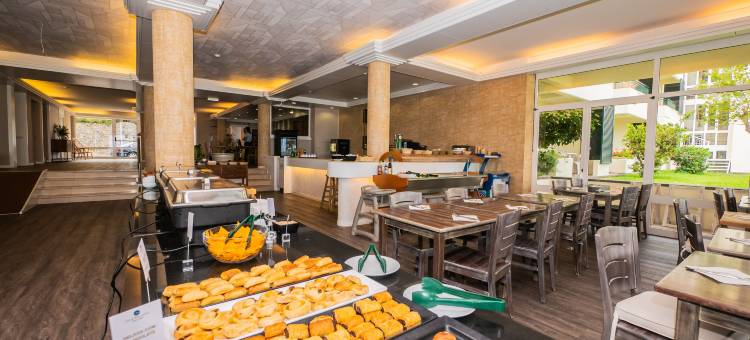 圣港岛套房(Vila Baleira Suites)图片