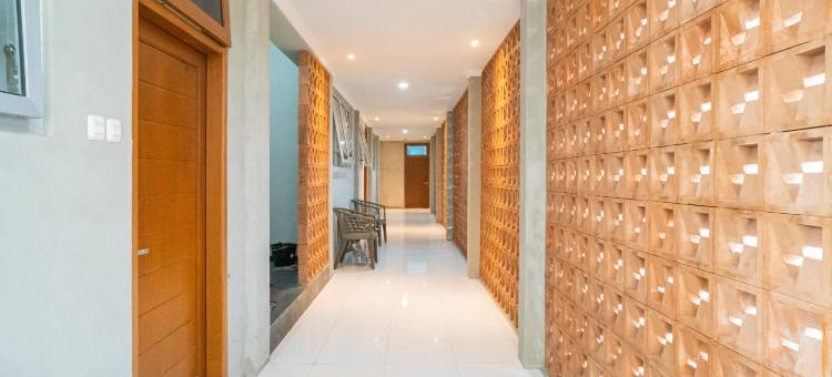 红多兹酒店-近维萨塔帕里本多拉旺(RedDoorz Near Wisata Paribendo Lawang)图片