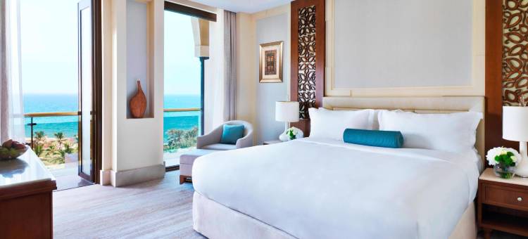 丽思卡尔顿酒店-阿尔布斯坦宫(Al Bustan Palace, a Ritz-Carlton Hotel)图片