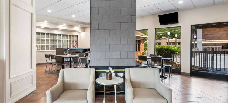 费耶特维尔 I-95 高质量旅馆 & 套房(Quality Inn & Suites Fayetteville I-95)图片