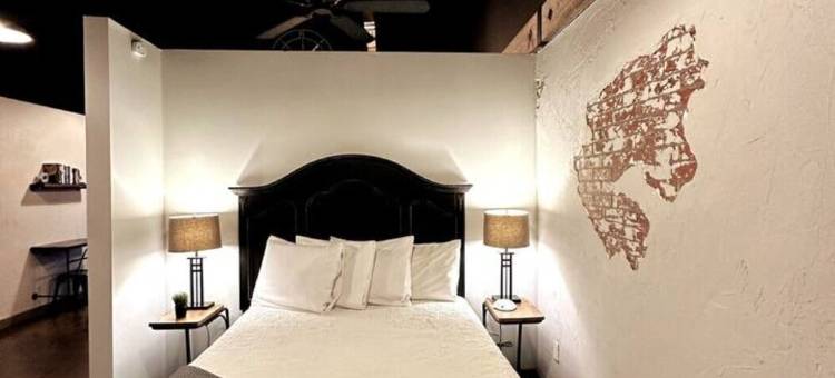 黑泽尔港湾 位于广场中心 ~ 时尚市中心单间公寓.(Haven at Hazel ~ Downtown Studio, stylish and centrally located on the square.)图片