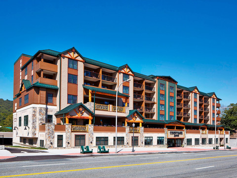 乔治湖万怡酒店