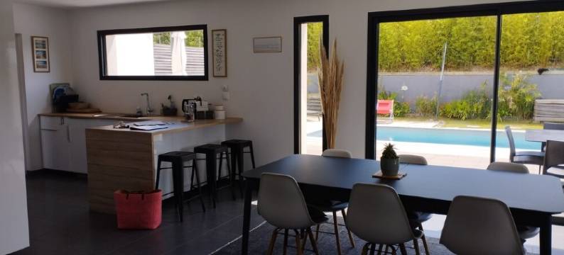 Seaside house with private pool图片