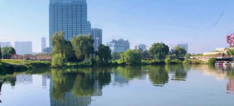南京绿城水晶蓝湾公寓(江宁金鹰百家湖地铁站店)图片