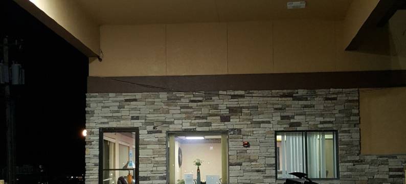 哈里森维尔美洲最佳价值套房酒店(Americas Best Value Inn and Suites Harrisonville)图片