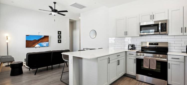 闪亮的现代家居带游泳池烧烤(Sparkling Modern Home in Buckeye with Pool,BBQ)图片