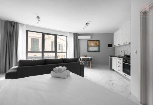 Avenue, Nilie Hospitality Mgmt Hotel Overview