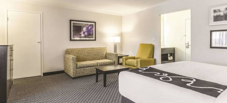 克里夫兰机场北拉昆塔温德姆套房酒店(La Quinta Inn & Suites by Wyndham Cleveland - Airport North)图片