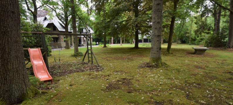 阿登山脉的复古别墅，配有热水浴缸和红外线桑拿(Vintage Villa with Hot Tub & Infrared Sauna in Ardennes)图片