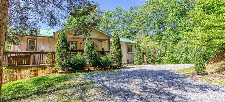 由HoneyBearCabins经营的鹿与鹿(Deer & Doe by HoneyBearCabins)图片