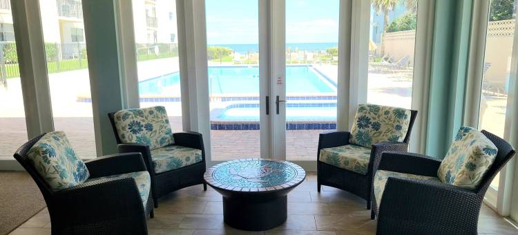 Beach View and Pool Access - Bright and Inviting Getaway图片