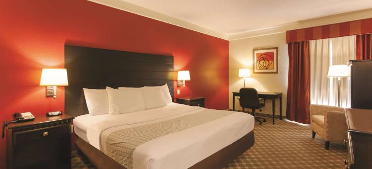 拉昆塔温德姆酒店套房PCB海滨棕榈(La Quinta by Wyndham PCB Coastal Palms)图片