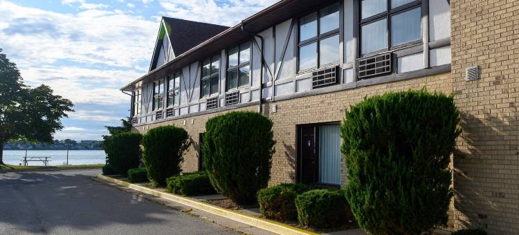 萨尼亚海滨温德姆戴斯酒店(Days Inn by Wyndham Sarnia Harbourfront)图片