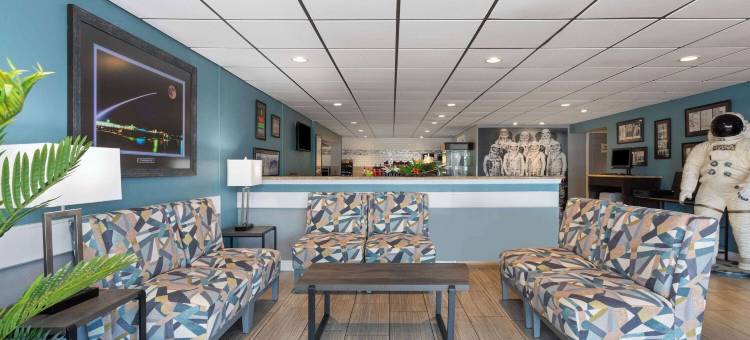 卡纳维拉尔港可可比奇海滩拉昆塔温德姆酒店(La Quinta Inn by Wyndham Cocoa Beach-Port Canaveral)图片