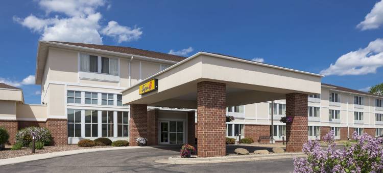 梅诺莫尼速8酒店(Super 8 by Wyndham Menomonie WI)图片