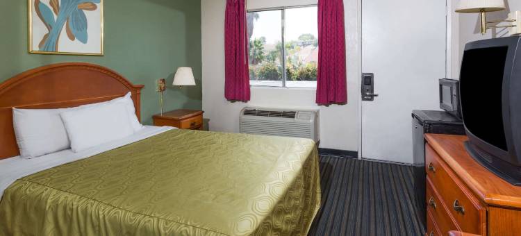 圣贝纳迪诺戴斯酒店-近圣曼努埃尔(Days Inn by Wyndham San Bernardino)图片
