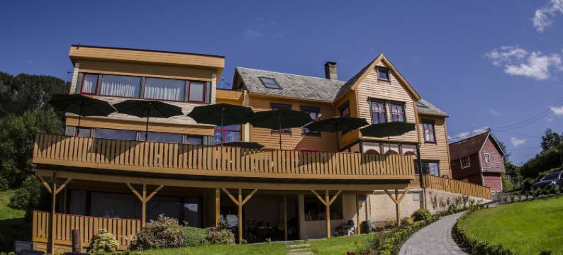 拉维克菲尤尔德酒店(Lavik Fjord Hotel & Apartments)图片