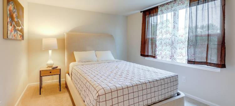 阳光明媚的米尔福德联排别墅距离Riverwalk <2英里！(Sunlit Milford Townhome < 2 Mi to Riverwalk!)图片