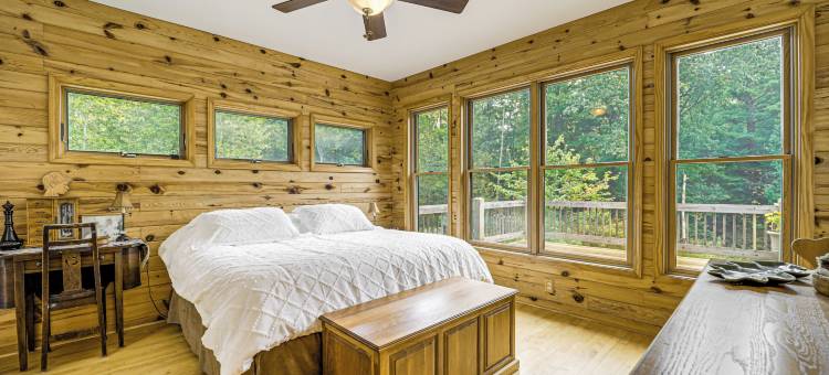 北密歇根惊艳的河畔度假屋！(Stunning Riverfront Retreat in Northern Michigan!)图片