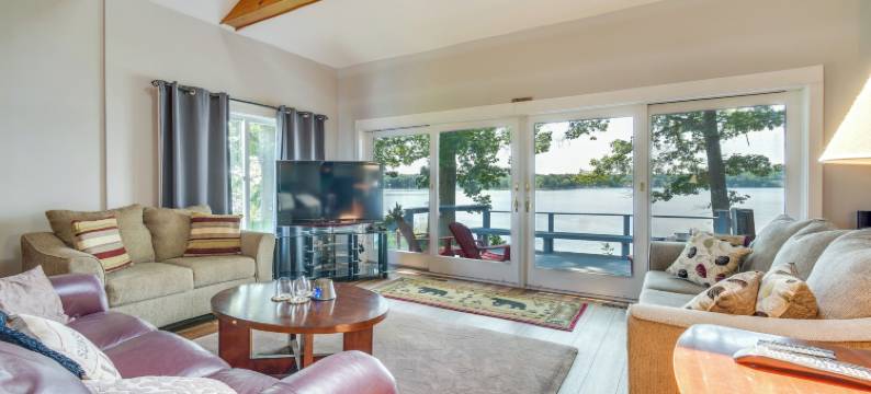 Sodus湾滨水度假屋：黄金地段！(Waterfront Getaway on Sodus Bay: Prime Location!)图片