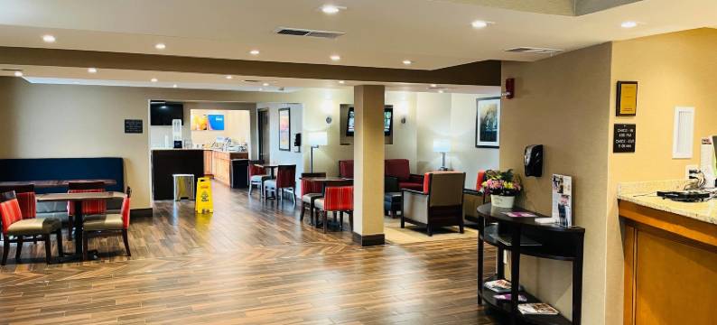 舒适套房酒店罗谢尔 - 迪卡尔布(Comfort Inn & Suites Rochelle - DeKalb)图片